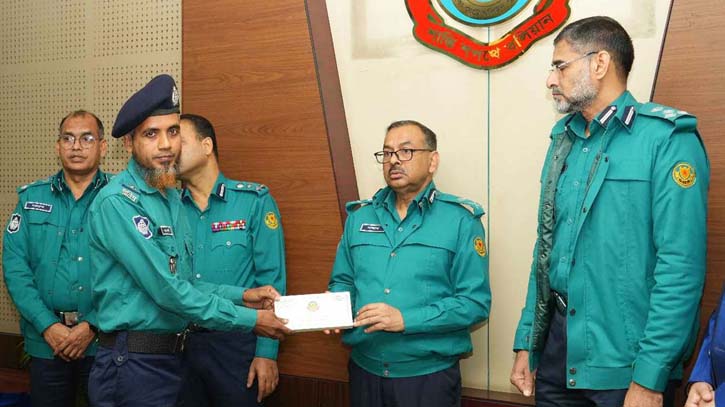 ১৫৯ পুলিশ সদস্যকে ডিএমপির আর্থিক অনুদান ১৫৯ পুলিশ সদস্যকে ডিএমপির আর্থিক অনুদান