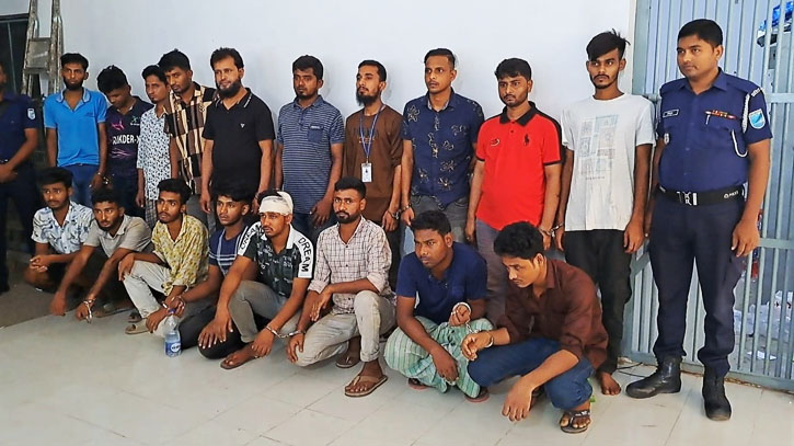 আশুলিয়ায় অস্থিতিশীল পরিবেশ সৃষ্টির অভিযোগে গ্রেপ্তার ১৮ আশুলিয়ায় অস্থিতিশীল পরিবেশ সৃষ্টির অভিযোগে গ্রেপ্তার ১৮