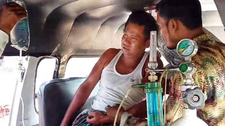 ঈদ সালামি নিয়ে তর্ক, স্বামীকে কোপালেন স্ত্রী ঈদ সালামি নিয়ে তর্ক, স্বামীকে কোপালেন স্ত্রী