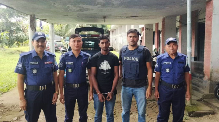 কাপ্তাই থানার গ্রেপ্তারি পরোয়ানাভুক্ত আসামী যাত্রাবাড়ী হতে আটক কাপ্তাই থানার গ্রেপ্তারি পরোয়ানাভুক্ত আসামী যাত্রাবাড়ী হতে আটক