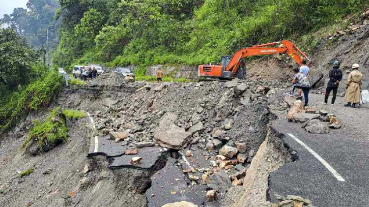 কর্ণাটকে ভূূমিধসে নিহত ৪, নিখোঁজ ৩ কর্ণাটকে ভূূমিধসে নিহত ৪, নিখোঁজ ৩