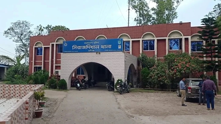 ধারালো অস্ত্রের আঘাতে মুন্সিগঞ্জে এক কুয়েত প্রবাসী নিহত ধারালো অস্ত্রের আঘাতে মুন্সিগঞ্জে এক কুয়েত প্রবাসী নিহত