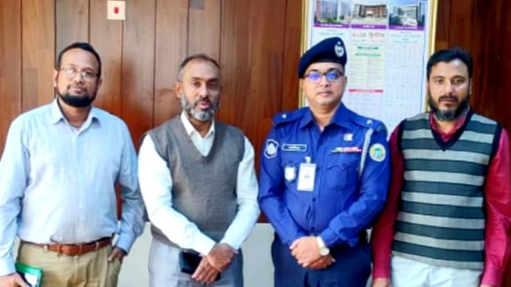 পবিপ্রবি উপাচার্যের সাথে দুমকি থানার নবাগত ওসির সৌজন্য সাক্ষাৎ পবিপ্রবি উপাচার্যের সাথে দুমকি থানার নবাগত ওসির সৌজন্য সাক্ষাৎ