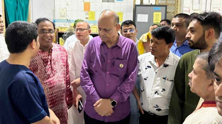 ঈদের দিন হাসপাতাল পরিদর্শনে স্বাস্থ্যমন্ত্রী ঈদের দিন হাসপাতাল পরিদর্শনে স্বাস্থ্যমন্ত্রী