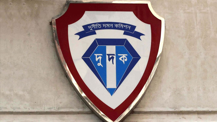 স্ত্রী-সন্তানসহ সাবেক ৫ এমপির বিদেশযাত্রায় দুদকের নিষেধাজ্ঞা স্ত্রী-সন্তানসহ সাবেক ৫ এমপির বিদেশযাত্রায় দুদকের নিষেধাজ্ঞা