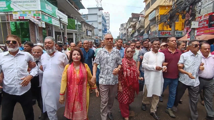 খালেদা জিয়াকে মুক্তি দেওয়ায় বরিশালে বিএনপির আনন্দ মিছিল 