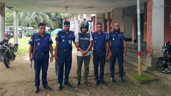 কাপ্তাইয়ে ছাত্রলীগের সাবেক সভাপতি গ্রেপ্তার কাপ্তাইয়ে ছাত্রলীগের সাবেক সভাপতি গ্রেপ্তার