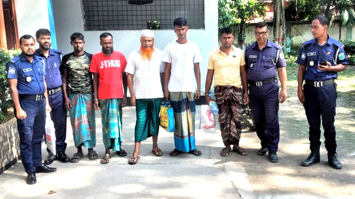 আত্রাইয়ে বিভিন্ন অভিযোগে আটক ৫ আত্রাইয়ে বিভিন্ন অভিযোগে আটক ৫