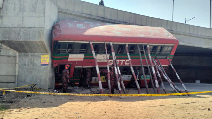পূর্বাচলে বিআরটিসি বাস দুর্ঘটনায় আহত অন্তত ২২ পূর্বাচলে বিআরটিসি বাস দুর্ঘটনায় আহত অন্তত ২২