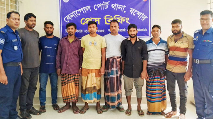 বেনাপোলে পুলিশের অভিযানে মাদক ও পরোয়ানাভুক্তসহ গ্রেপ্তার ৮ বেনাপোলে পুলিশের অভিযানে মাদক ও পরোয়ানাভুক্তসহ গ্রেপ্তার ৮