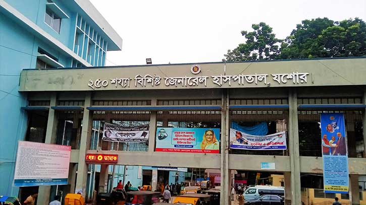 যশোরে লাটাহাম্বার ধাক্কায় প্রাণ গেল শিশুর যশোরে লাটাহাম্বার ধাক্কায় প্রাণ গেল শিশুর