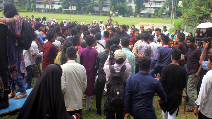 কেন্দ্রীয় সমন্বয়কদের উপস্থিতিতে দিনাজপুরে হাতাহাতি কেন্দ্রীয় সমন্বয়কদের উপস্থিতিতে দিনাজপুরে হাতাহাতি