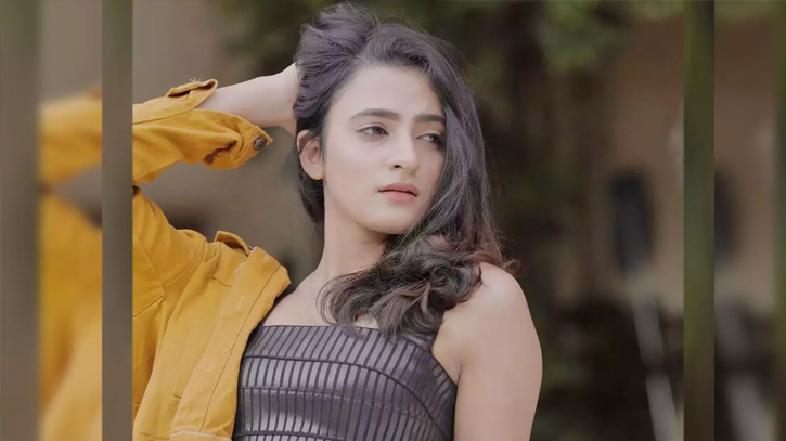 কাজ পেতে অভিনেত্রীকে প্রযোজকের কু-প্রস্তাব কাজ পেতে অভিনেত্রীকে প্রযোজকের কু-প্রস্তাব