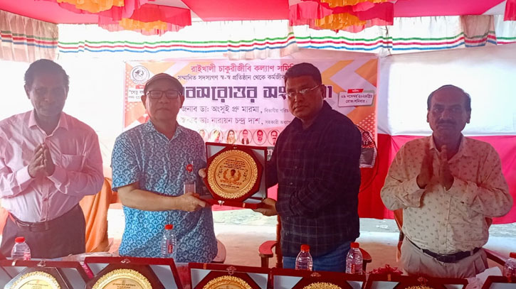 পরিশ্রম হল জীবনে সফলতার চাবিকাঠি : ডা. অংসুই প্রু মারমা পরিশ্রম হল জীবনে সফলতার চাবিকাঠি : ডা. অংসুই প্রু মারমা