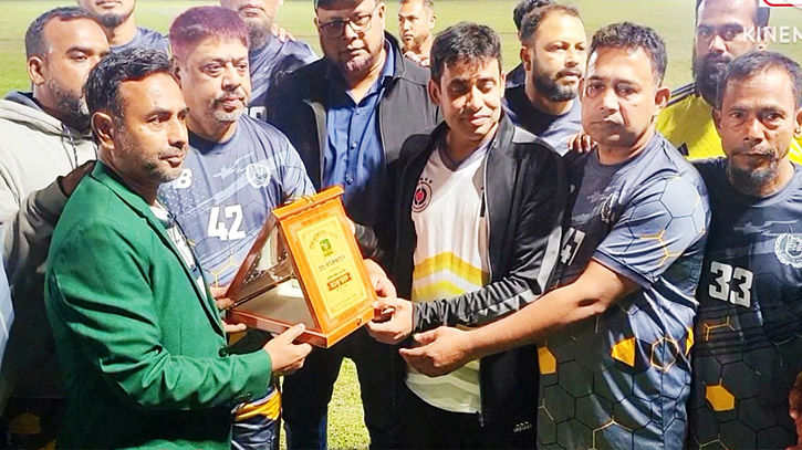 বেনাপোলে নাইট প্রীতি ফুটবল ম্যাচে কাষ্টমস জয়ী বেনাপোলে নাইট প্রীতি ফুটবল ম্যাচে কাষ্টমস জয়ী