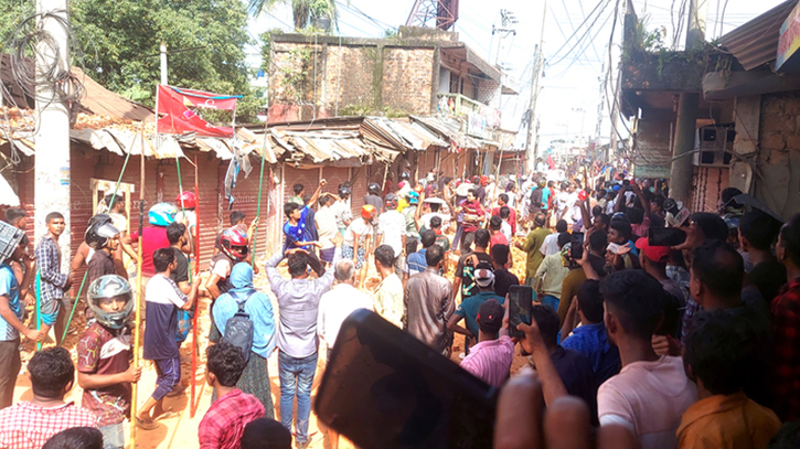 হবিগঞ্জে ১৩ গ্রামবাসীর দফায় দফায় সংঘর্ষ নিয়ন্ত্রণ করলো সেনাবাহিনী হবিগঞ্জে ১৩ গ্রামবাসীর দফায় দফায় সংঘর্ষ নিয়ন্ত্রণ করলো সেনাবাহিনী