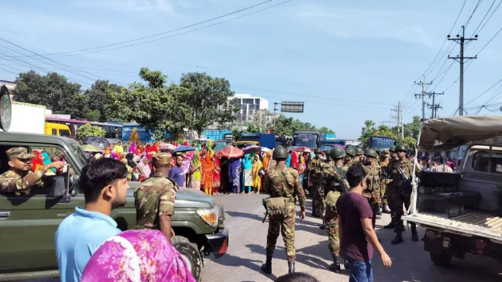 গাজীপুরে শ্রমিকদের বিক্ষোভ, মহাসড়কে তীব্র যানজট গাজীপুরে শ্রমিকদের বিক্ষোভ, মহাসড়কে তীব্র যানজট