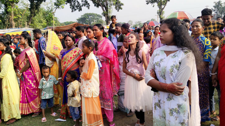 যে মেলায় মেলে জীবন সঙ্গীনী যে মেলায় মেলে জীবন সঙ্গীনী
