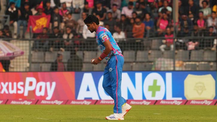 বিপিএলে খেলার মাঝেই মায়ের মৃত্যুর খবর পেলেন খালেদ বিপিএলে খেলার মাঝেই মায়ের মৃত্যুর খবর পেলেন খালেদ