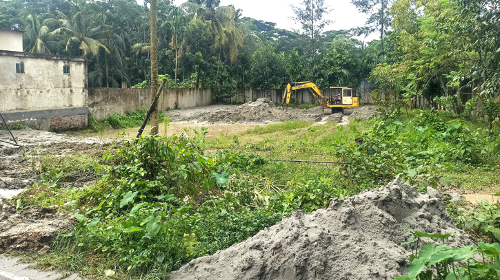 লক্ষ্মীপুরে নির্মাণ কাজে বাঁধা, চাঁদা দাবির অভিযোগ লক্ষ্মীপুরে নির্মাণ কাজে বাঁধা, চাঁদা দাবির অভিযোগ