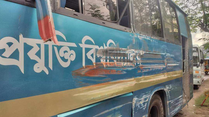 যবিপ্রবির বাসের সাথে লোকাল বাসের সংঘর্ষ, আহত ১ যবিপ্রবির বাসের সাথে লোকাল বাসের সংঘর্ষ, আহত ১