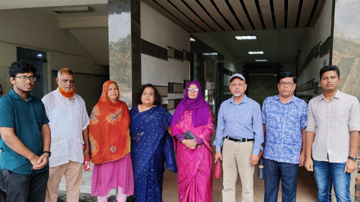 আহত শিক্ষার্থীর খবর নিতে সিএমএইচে সোহরাওয়ার্দী কলেজের শিক্ষক প্রতিনিধি দল আহত শিক্ষার্থীর খবর নিতে সিএমএইচে সোহরাওয়ার্দী কলেজের শিক্ষক প্রতিনিধি দল