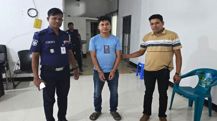 আশুলিয়ায় ৫০০ লিটার চোলাই মদসহ উপজাতি গ্রেপ্তার আশুলিয়ায় ৫০০ লিটার চোলাই মদসহ উপজাতি গ্রেপ্তার