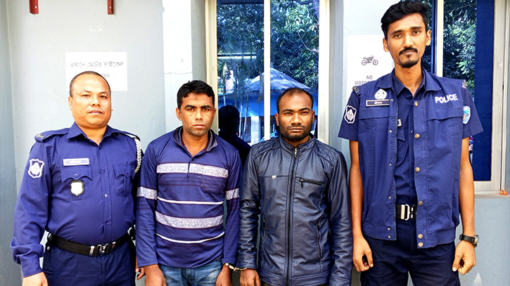 লোহাগাড়ায় আন্ত:জেলা ডাকাত দলের দুই সদস্য আটক লোহাগাড়ায় আন্ত:জেলা ডাকাত দলের দুই সদস্য আটক