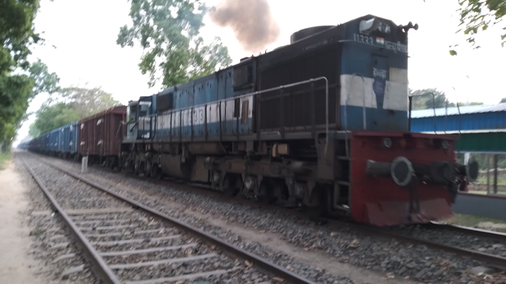 এক সপ্তাহ বন্ধ থাকার পর দর্শনা বন্দর দিয়ে আমদানি-রপ্তানি শুরু এক সপ্তাহ বন্ধ থাকার পর দর্শনা বন্দর দিয়ে আমদানি-রপ্তানি শুরু