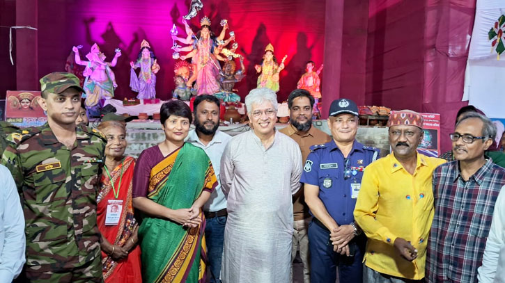 ‘প্রতিটি ধর্মের মানুষের নাগরিক অধিকার নিশ্চিত করতে কাজ করছে অন্তর্বর্তীকালীন সরকার’ ‘প্রতিটি ধর্মের মানুষের নাগরিক অধিকার নিশ্চিত করতে কাজ করছে অন্তর্বর্তীকালীন সরকার’