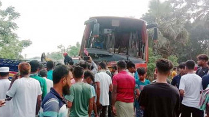 ফরিদপুরে বাস-পিকআপ সংঘর্ষে নিহত ১৩