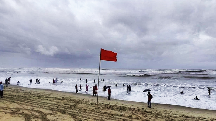 বঙ্গোপসাগরে লঘুচাপ, চার বন্দরে ৩ নম্বর সতর্ক সংকেত বঙ্গোপসাগরে লঘুচাপ, চার বন্দরে ৩ নম্বর সতর্ক সংকেত