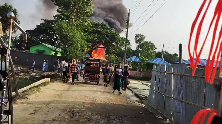 টেকনাফের রোহিঙ্গা ক্যাম্পে অগ্নিকাণ্ড,পুড়লো দোকান-বসতঘর টেকনাফের রোহিঙ্গা ক্যাম্পে অগ্নিকাণ্ড,পুড়লো দোকান-বসতঘর