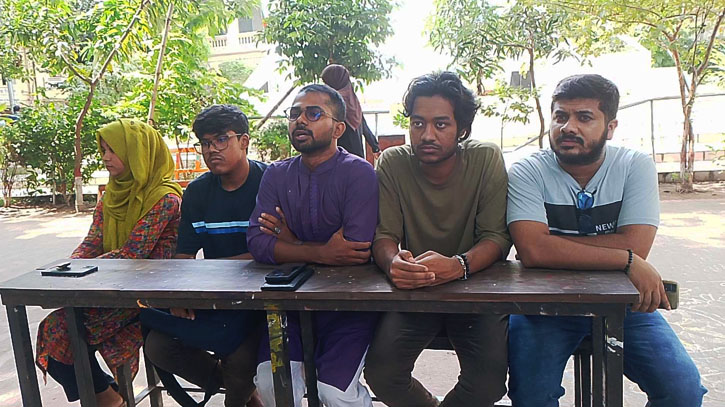 জবিতে আর কোন ব্যক্তিপূজা হতে দেয়া যাবে না জবিতে আর কোন ব্যক্তিপূজা হতে দেয়া যাবে না