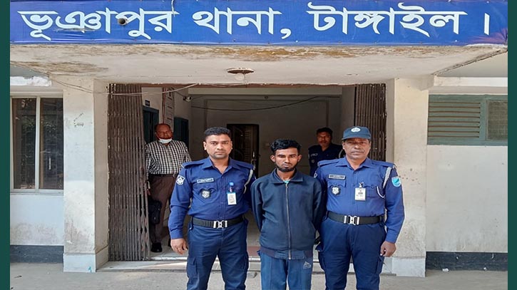 টাঙ্গাইলে কেক কেটে নিষিদ্ধ ছাত্রলীগের প্রতিষ্ঠাবার্ষিকী পালন, সমর্থক গ্রেফতার টাঙ্গাইলে কেক কেটে নিষিদ্ধ ছাত্রলীগের প্রতিষ্ঠাবার্ষিকী পালন, সমর্থক গ্রেফতার