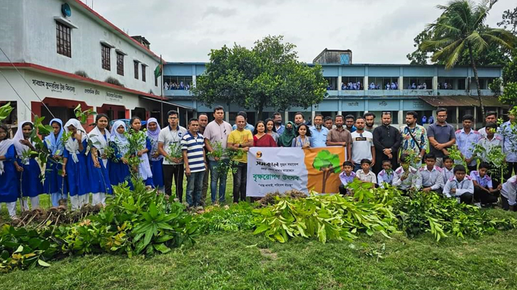 বগুড়ায় সমকাল সুহৃদ সমাবেশের বৃক্ষরোপণ বগুড়ায় সমকাল সুহৃদ সমাবেশের বৃক্ষরোপণ