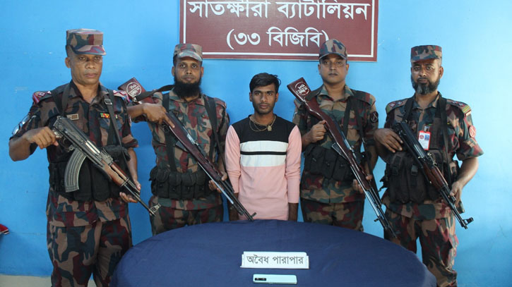 সাতক্ষীরা সীমান্ত থেকে বাংলাদেশি নাগরিক আটক সাতক্ষীরা সীমান্ত থেকে বাংলাদেশি নাগরিক আটক