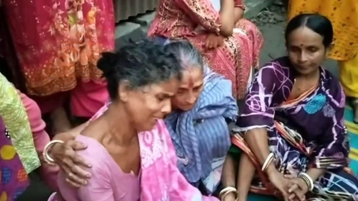 টাঙ্গাইলে প্রতিমা বিসর্জন দিতে গিয়ে দুই নৌকা সংঘর্ষে এক কিশোর নিহত টাঙ্গাইলে প্রতিমা বিসর্জন দিতে গিয়ে দুই নৌকা সংঘর্ষে এক কিশোর নিহত