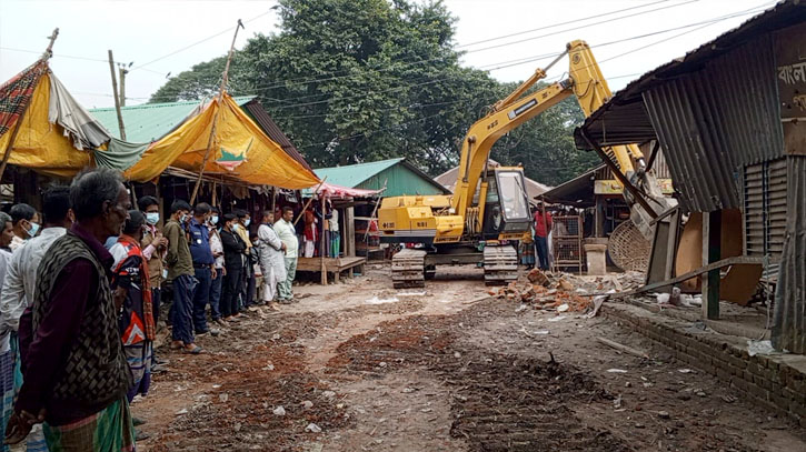 মুন্সিগঞ্জের গজারিয়ায় বিভিন্ন অবৈধ স্থাপনা উচ্ছেদ মুন্সিগঞ্জের গজারিয়ায় বিভিন্ন অবৈধ স্থাপনা উচ্ছেদ