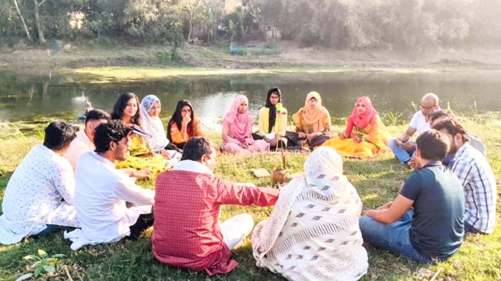 যশোরে কপোতাক্ষ নদীবক্ষে ভিন্নধর্মী পাঠচক্রের আসর যশোরে কপোতাক্ষ নদীবক্ষে ভিন্নধর্মী পাঠচক্রের আসর