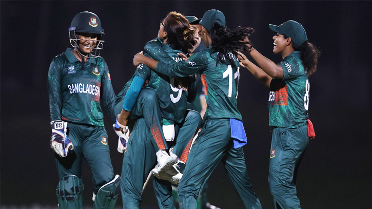 পাকিস্তানকে ২৩ রানে হারিয়েছে বাংলাদেশ পাকিস্তানকে ২৩ রানে হারিয়েছে বাংলাদেশ