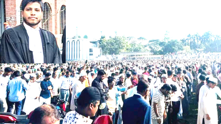 আইনজীবি সাইফুল ইসলামের জানাজায় মানুষের ঢল,পারিবারিক কবরস্থানে শায়িত আইনজীবি সাইফুল ইসলামের জানাজায় মানুষের ঢল,পারিবারিক কবরস্থানে শায়িত