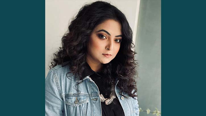 এক ঝাঁক নতুন গান নিয়ে আসছেন সংগীতশিল্পী শিলা দেবী এক ঝাঁক নতুন গান নিয়ে আসছেন সংগীতশিল্পী শিলা দেবী
