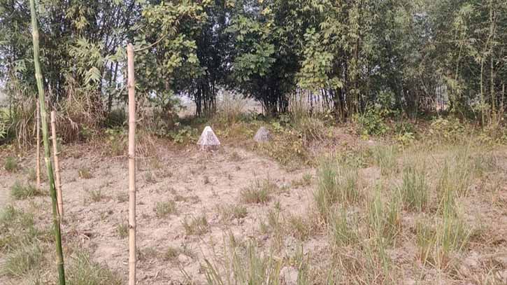 জয়পুরহাট সীমান্তে কাঁটাতারের বেড়া দেওয়ার চেষ্টা বিএসএফের, বিজিবির বাধায় কাজ বন্ধ জয়পুরহাট সীমান্তে কাঁটাতারের বেড়া দেওয়ার চেষ্টা বিএসএফের, বিজিবির বাধায় কাজ বন্ধ