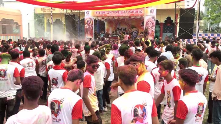 বরিশালে দোল উৎসব পালন বরিশালে দোল উৎসব পালন