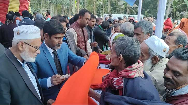 টাঙ্গাইলে শীতার্ত মানুষের মাঝে এডভোকেট ফরহাদ ইকবালের শীতবস্ত্র বিতরণ টাঙ্গাইলে শীতার্ত মানুষের মাঝে এডভোকেট ফরহাদ ইকবালের শীতবস্ত্র বিতরণ