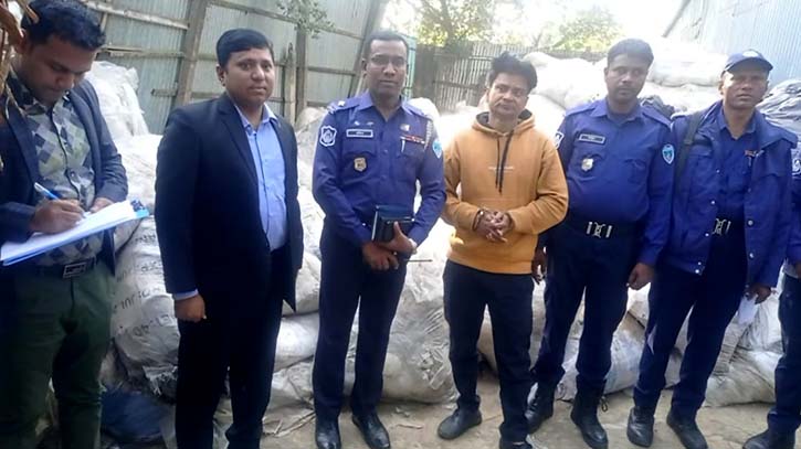 সরাইলে নিষিদ্ধ পলিথিন কারখানায় অভিযান, একজনকে কারাদণ্ড ও জরিমানা সরাইলে নিষিদ্ধ পলিথিন কারখানায় অভিযান, একজনকে কারাদণ্ড ও জরিমানা