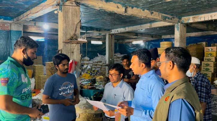 বগুড়ায় অস্বাস্থ্যকর পরিবেশে সেমাই উৎপাদন : ৩টি প্রতিষ্ঠানকে অর্থদণ্ড বগুড়ায় অস্বাস্থ্যকর পরিবেশে সেমাই উৎপাদন : ৩টি প্রতিষ্ঠানকে অর্থদণ্ড