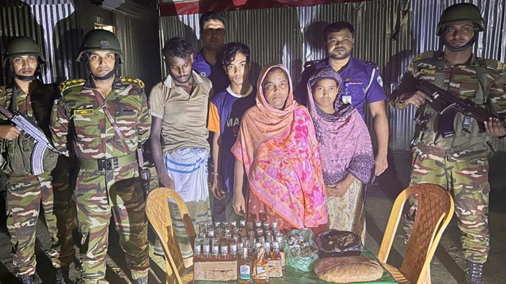 কুমিল্লায় যৌথ বাহিনীর অভিযানে মাদকসহ আটক ৫ কুমিল্লায় যৌথ বাহিনীর অভিযানে মাদকসহ আটক ৫