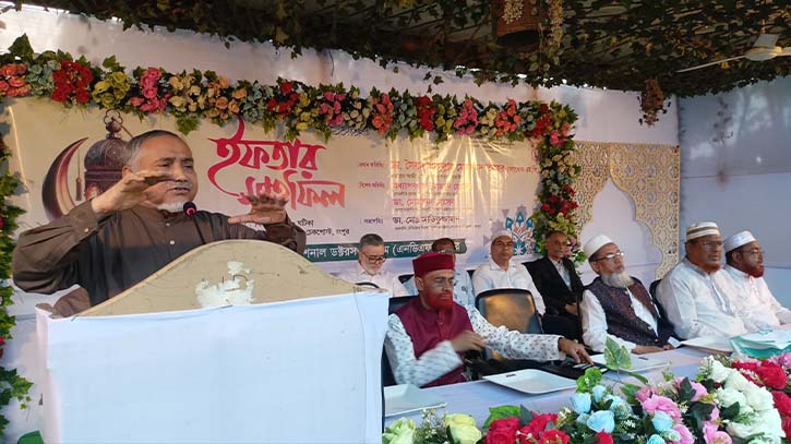 পাঁচ ছয় মাসের ভিতরে আমাদের মাঝে একটা অনৈক্য দেখা দিয়েছে পাঁচ ছয় মাসের ভিতরে আমাদের মাঝে একটা অনৈক্য দেখা দিয়েছে
